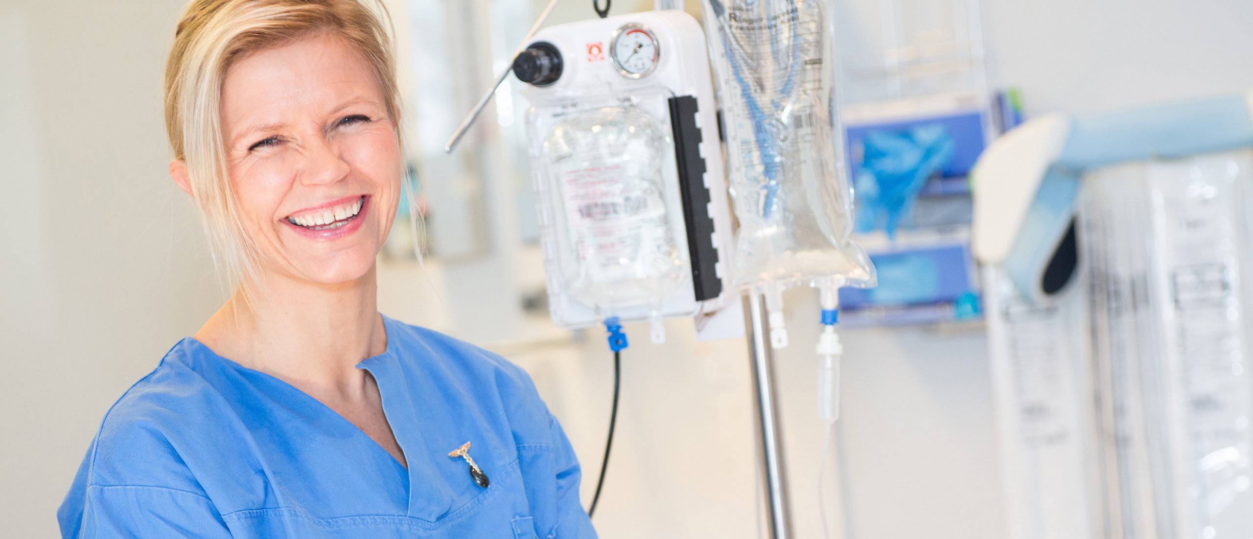 Sundhedspersonale på hospital med MediYoga-pin.